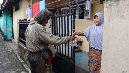 Kisah kakek penjual kerupuk © Instagram/@kitabisa.com Kisah kakek penjual kerupuk © Instagram/@kitabisa.com