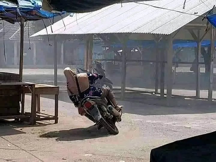 aksi pengendara motor lucu abis © 2021 instagram.com