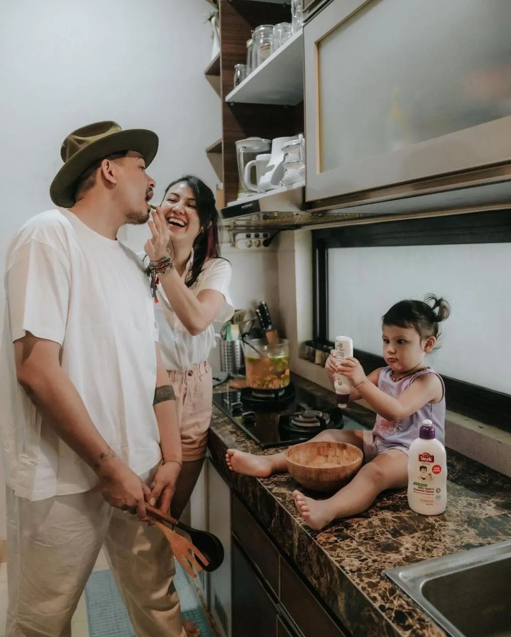 seleb FTV saat masak bareng pasangan © 2021 brilio.net seleb FTV saat masak bareng pasangan © 2021 brilio.net