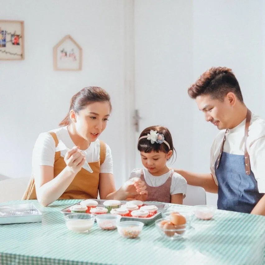 seleb FTV saat masak bareng pasangan © 2021 brilio.net seleb FTV saat masak bareng pasangan © 2021 brilio.net