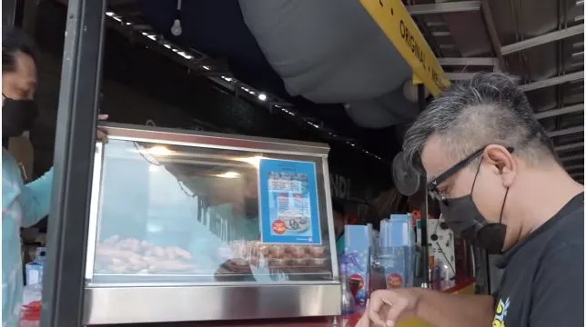 potret kedai pisang arie kriting © berbagai sumber potret kedai pisang arie kriting © berbagai sumber