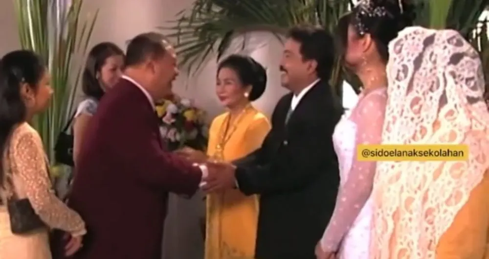 Pernikahan Si Doel dan Sarah © 2021 brilio.net Pernikahan Si Doel dan Sarah © 2021 brilio.net