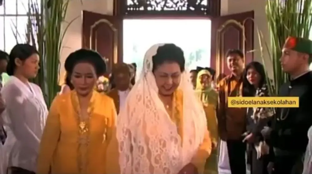 Pernikahan Si Doel dan Sarah © 2021 brilio.net Pernikahan Si Doel dan Sarah © 2021 brilio.net