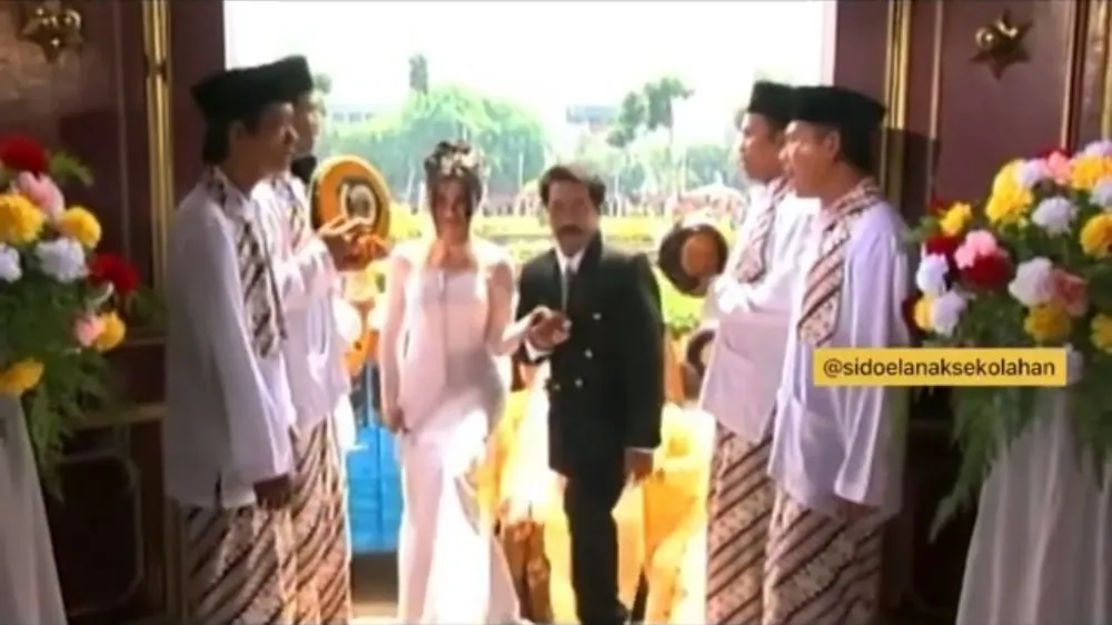 Pernikahan Si Doel dan Sarah © 2021 brilio.net Pernikahan Si Doel dan Sarah © 2021 brilio.net