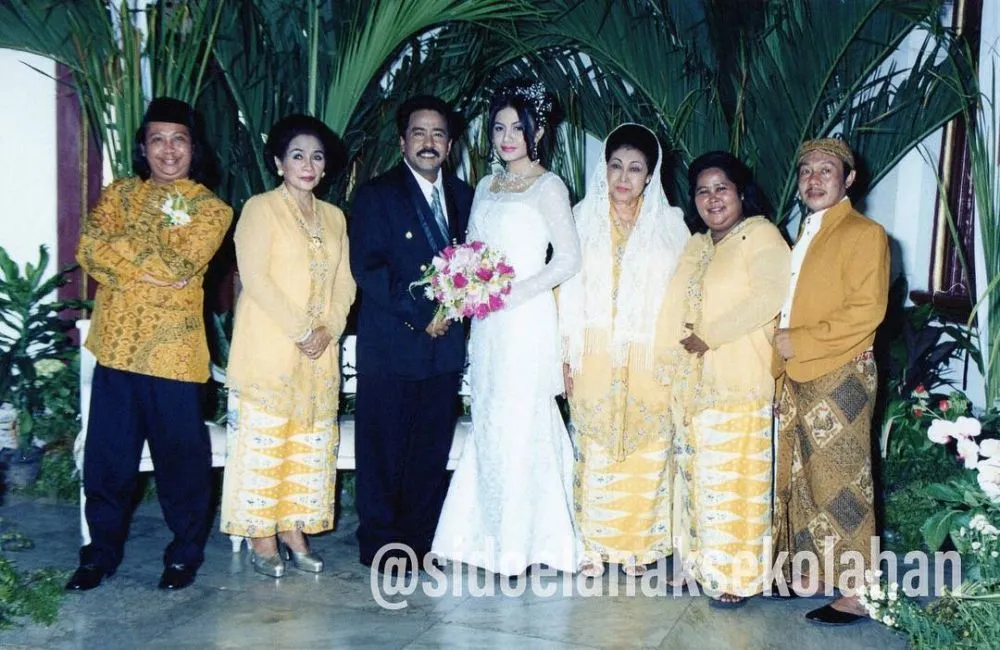 Pernikahan Si Doel dan Sarah © 2021 brilio.net Pernikahan Si Doel dan Sarah © 2021 brilio.net