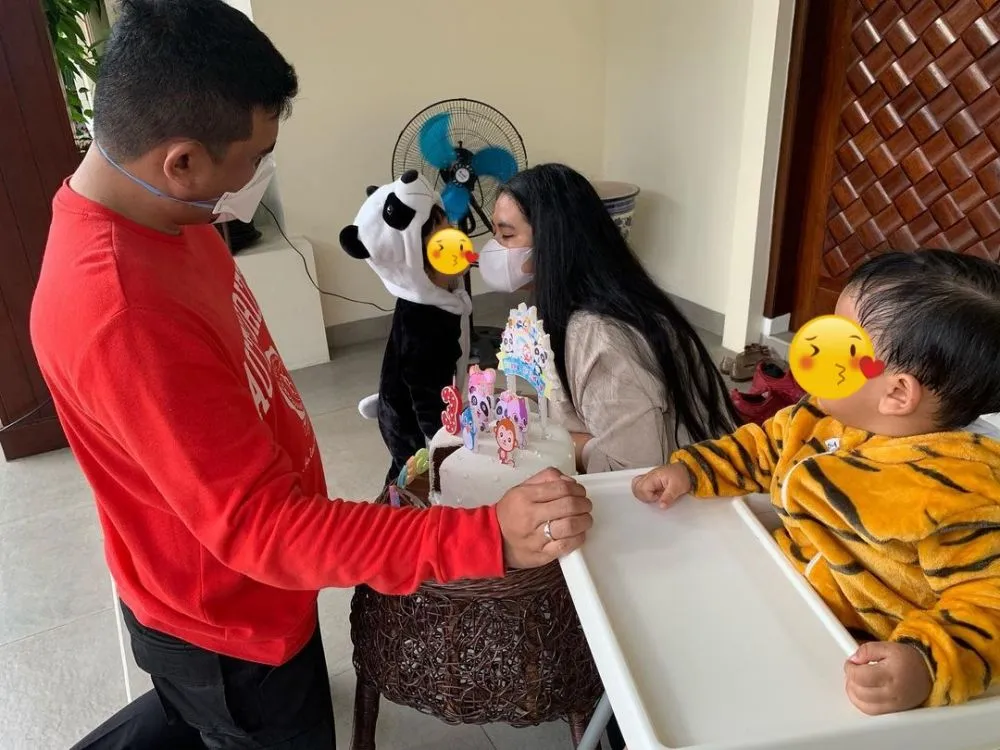 Momen Kahiyang Ayu & Bobby rayakan ultah anak Instagram/@ayanggkahiyang Momen Kahiyang Ayu & Bobby rayakan ultah anak Instagram/@ayanggkahiyang