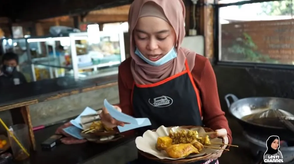 rumah makan Lesty © YouTube rumah makan Lesty © YouTube