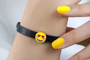 Perhiasan emas emoji ini cocok banget buat kamu yang selalu ceria