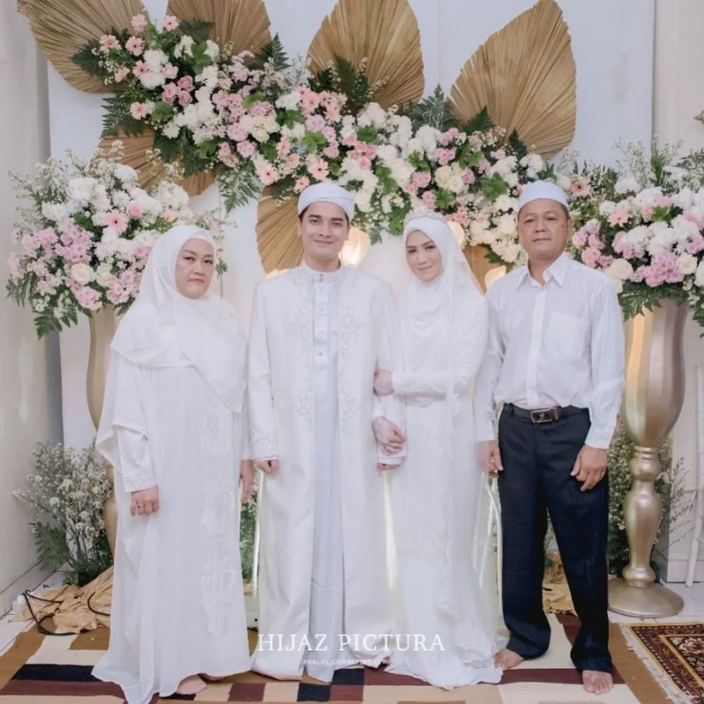 momen pernikahan Alvin Faiz dan Henny Rahman Instagram/@umi_yuni_syahla_aceh