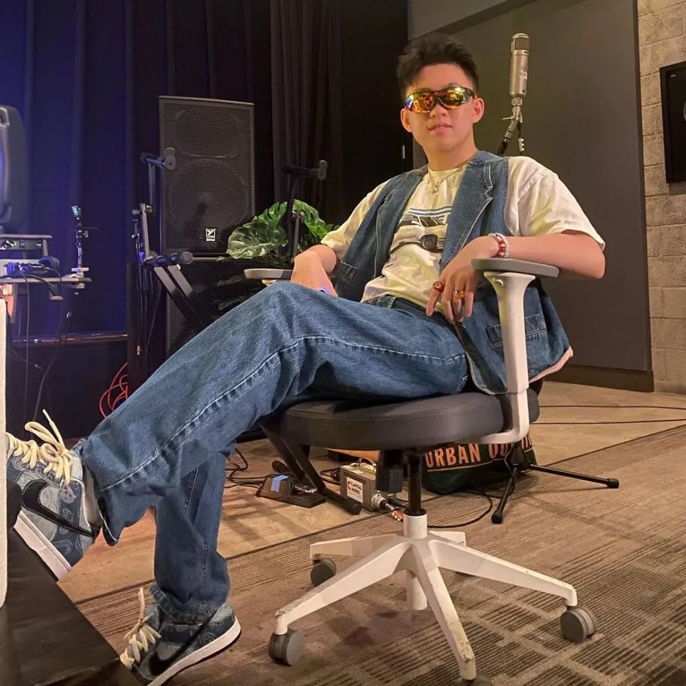 5 Penyanyi newcomers © 2021 brilio.net 5 Penyanyi newcomers © 2021 brilio.net