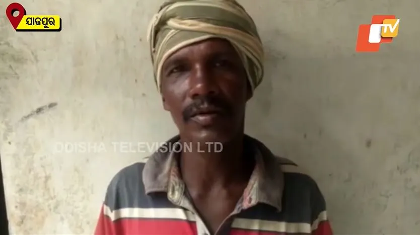 pria gigit ular balik © 2021 berbagai sumber pria gigit ular balik © 2021 berbagai sumber