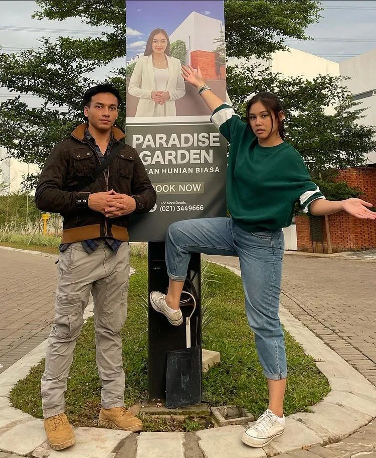 Vanesha Prescilla Jefri Nichol di luar syuting dari berbagai sumber Vanesha Prescilla Jefri Nichol di luar syuting dari berbagai sumber