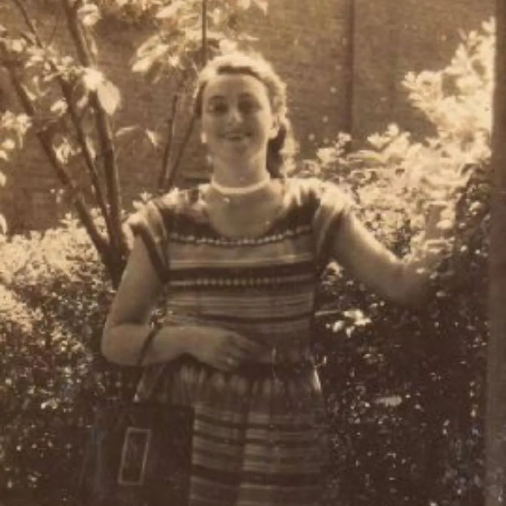 potret masa muda nenek seleb © instagram