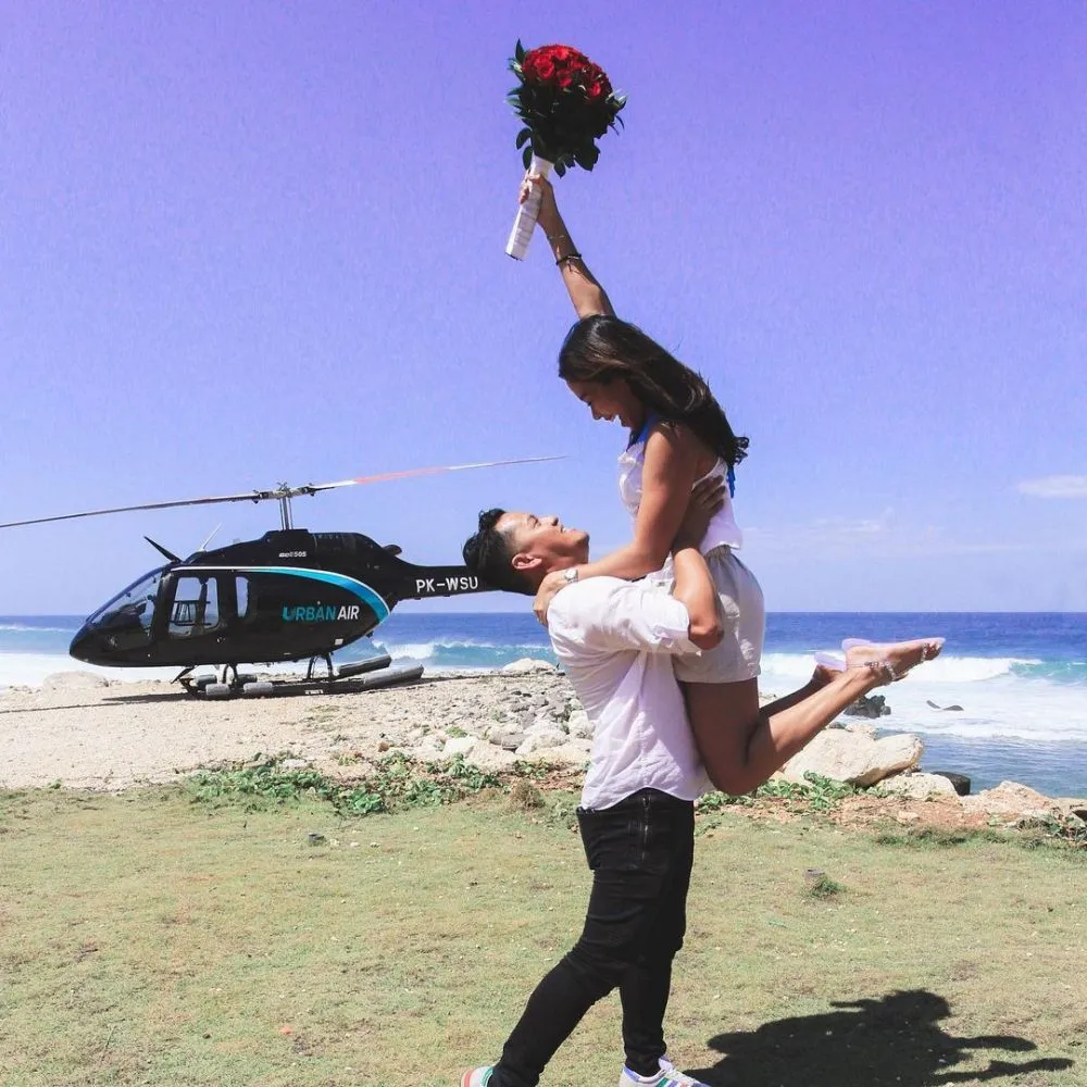 Melanie Putria kekasih di atas helikopter Instagram