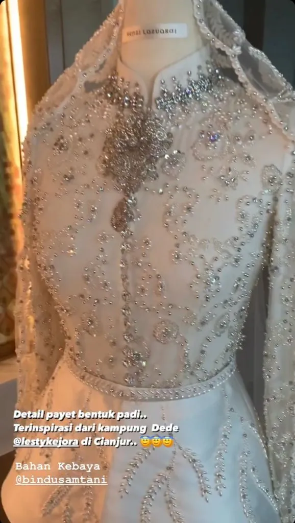 Detail penampilan akad Lesty © 2021 brilio.net