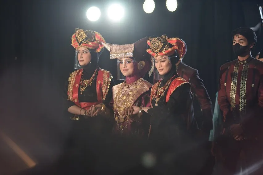 potret beda gaya bridesmaid lesty kejora © berbagai sumber