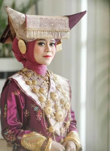 detail make-up Lesty Kejora dari lamaran © berbagai sumber