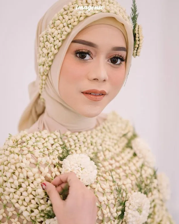 detail make-up Lesty Kejora dari lamaran © berbagai sumber