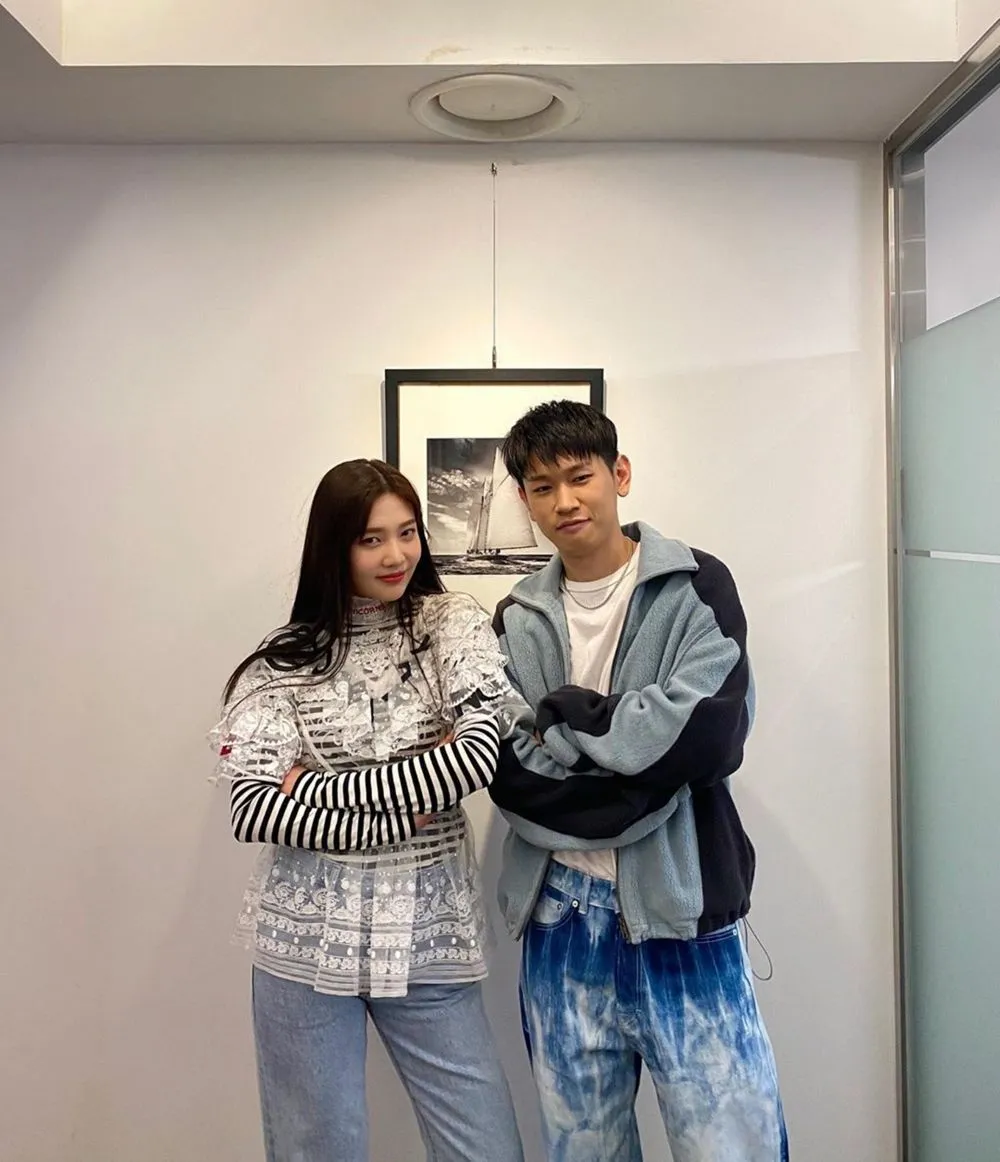 potret kebersamaan Joy Red Velvet & Crush Instagram/@_imyour_joy potret kebersamaan Joy Red Velvet & Crush Instagram/@_imyour_joy