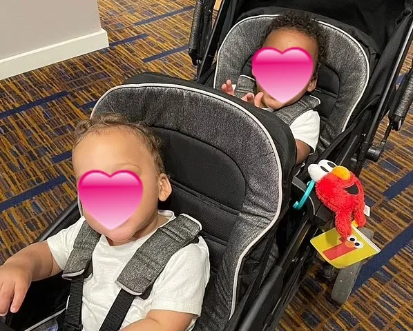 Cerita ibu bayi kembar unik © Caters