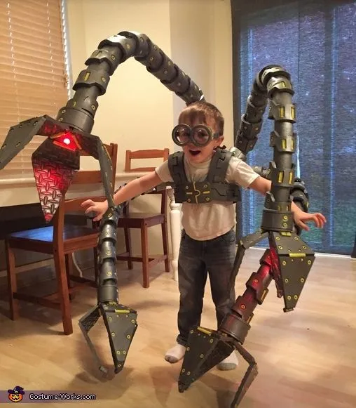 7 Potret cosplay karakter Doctor Octopus berbagai sumber 7 Potret cosplay karakter Doctor Octopus berbagai sumber