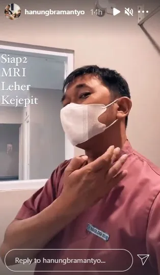 Hanung Bramantyo alami ruas leher menyempit © Instagram/@hanungbramantyo Hanung Bramantyo alami ruas leher menyempit © Instagram/@hanungbramantyo