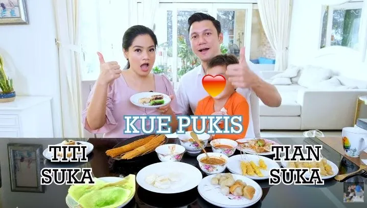 momen titi kamal cicipi jajanan sd © YouTube momen titi kamal cicipi jajanan sd © YouTube