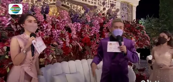 Tampilan dekorasi Tasyakuran Pernikahan Lesty-Billar berbagai sumber Tampilan dekorasi Tasyakuran Pernikahan Lesty-Billar berbagai sumber