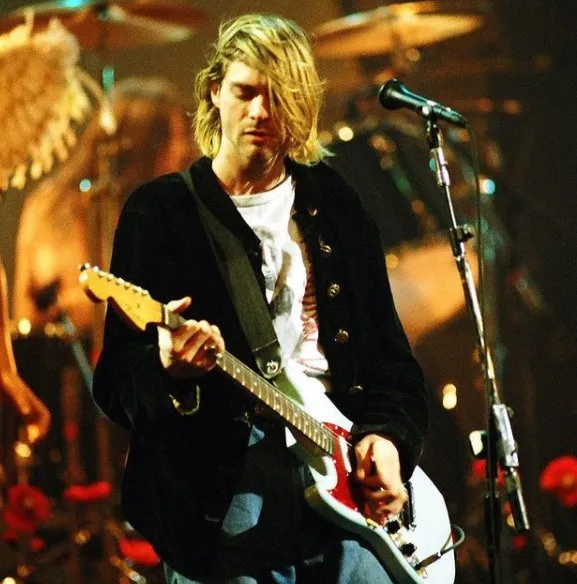 Dul Jaelani disebut mirip Kurt Cobain © berbagai sumber Dul Jaelani disebut mirip Kurt Cobain © berbagai sumber