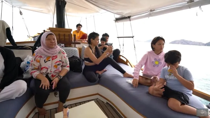 potret kapal mewah Nikita Mirzani YouTube/Crazy Nikmir