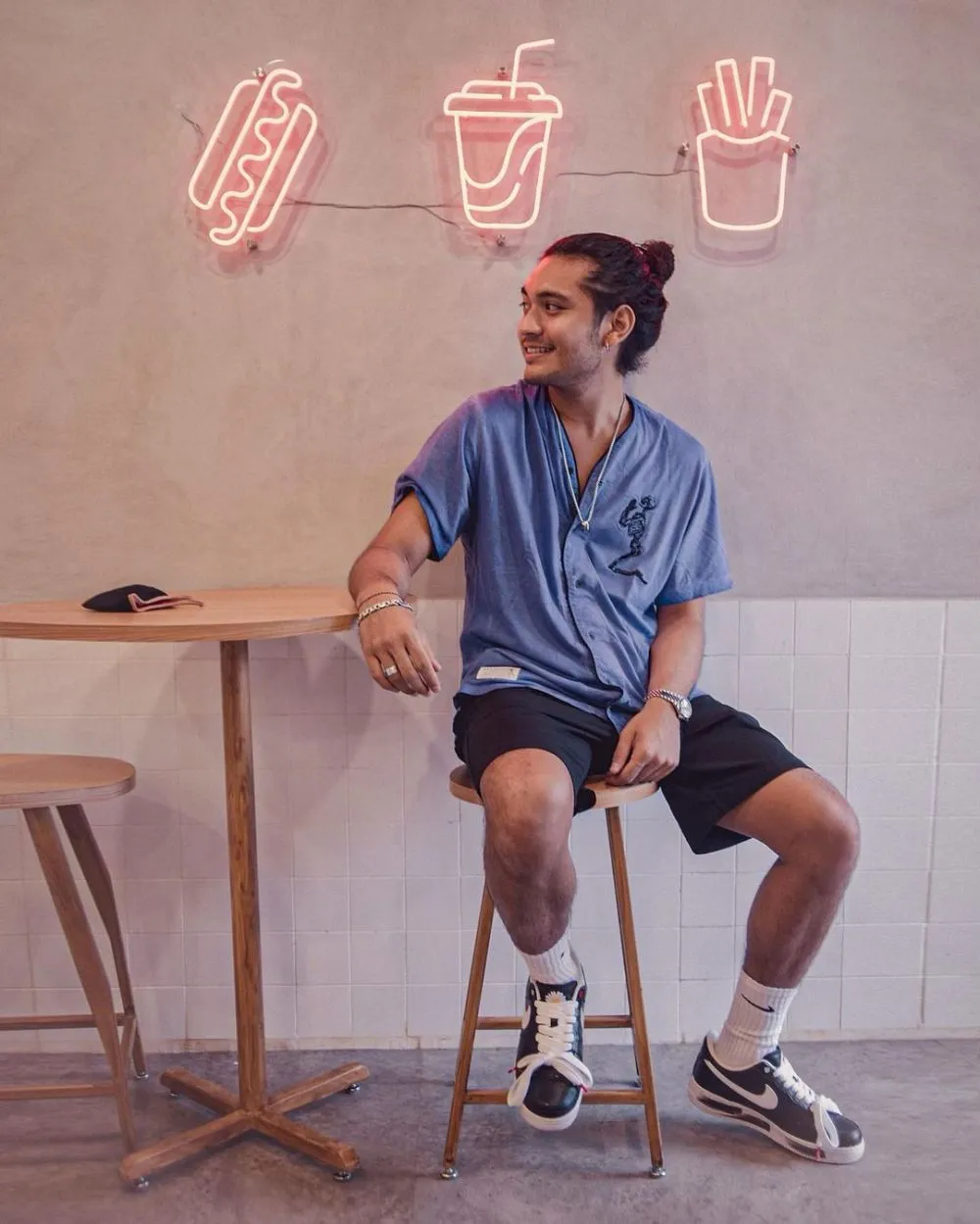 Aktor cowok rambut dicepol © 2021 brilio.net Aktor cowok rambut dicepol © 2021 brilio.net