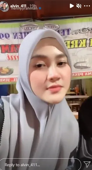 momen Alvin Faiz dan istri suap-suapan di lesehan © berbagai sumber momen Alvin Faiz dan istri suap-suapan di lesehan © berbagai sumber