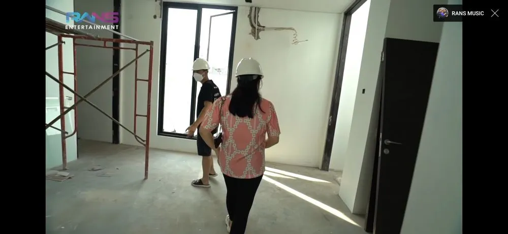 Raffi nagita cek kantor baru © 2021 brilio.net