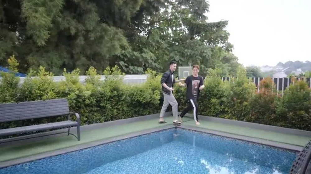 potret kolam renang seleb di rooftop © berbagai sumber potret kolam renang seleb di rooftop © berbagai sumber