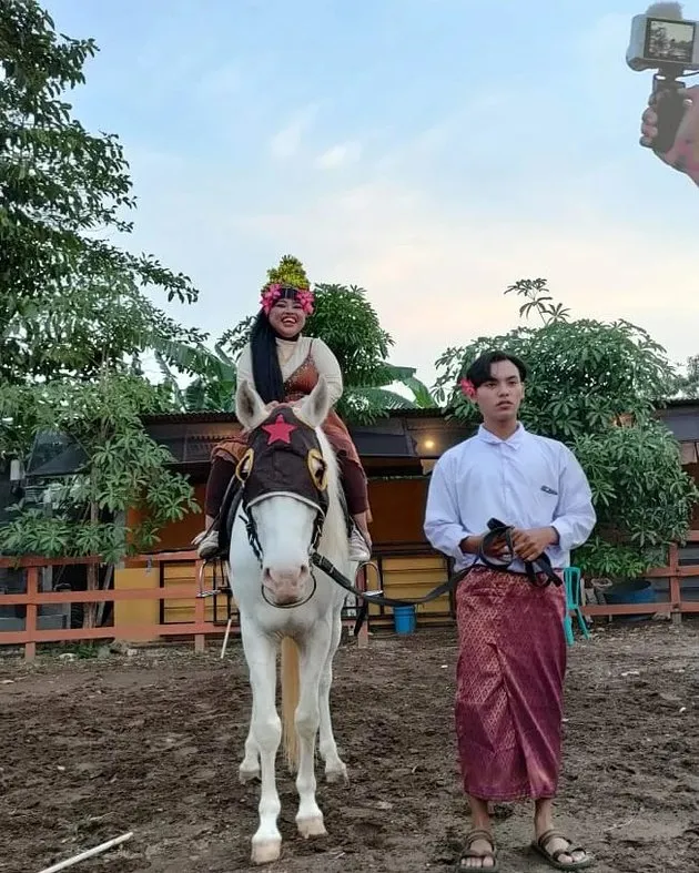 Potret Kekeyi cover MV Lisa Blackpink 'Lalisa' © YouTube/Rahmawati Kekeyi Putri Cantikka Potret Kekeyi cover MV Lisa Blackpink 'Lalisa' © YouTube/Rahmawati Kekeyi Putri Cantikka