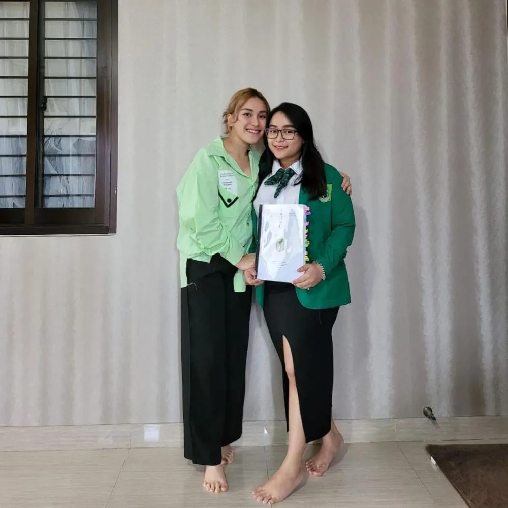 adik ayu ting ting lulus © 2021 Instagram adik ayu ting ting lulus © 2021 Instagram