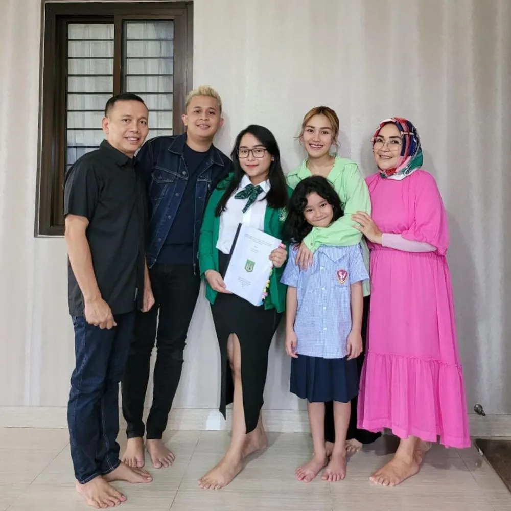 adik ayu ting ting lulus © 2021 Instagram adik ayu ting ting lulus © 2021 Instagram