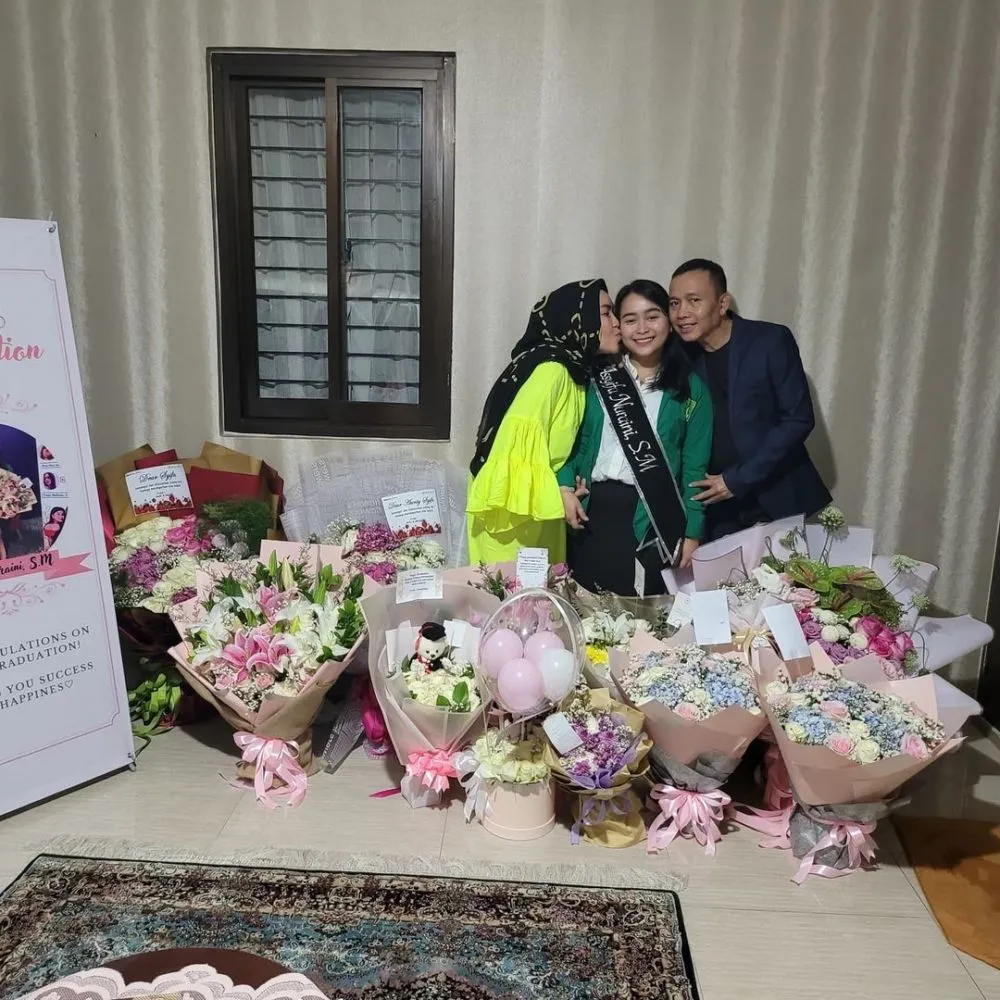 adik ayu ting ting lulus © 2021 Instagram adik ayu ting ting lulus © 2021 Instagram