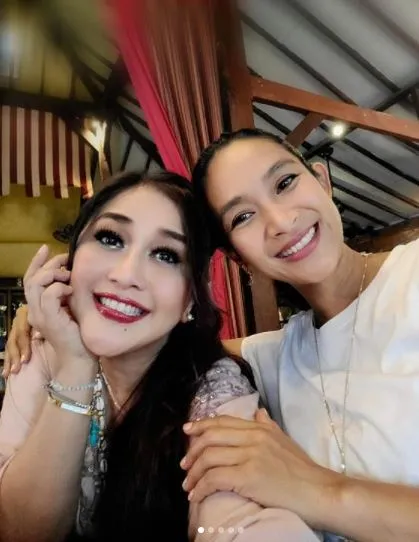 potret Happy Salma bersama Paramitha Rusady ©Instagram/@happysalma potret Happy Salma bersama Paramitha Rusady ©Instagram/@happysalma
