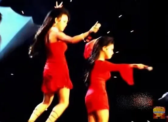 potret lawas syahrini dan aisyahrani duo dangdut © berbagai sumber potret lawas syahrini dan aisyahrani duo dangdut © berbagai sumber