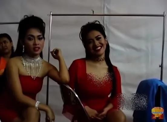 potret lawas syahrini dan aisyahrani duo dangdut © berbagai sumber potret lawas syahrini dan aisyahrani duo dangdut © berbagai sumber