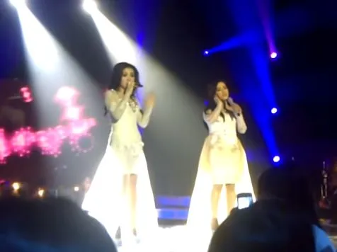 potret lawas syahrini dan aisyahrani duo dangdut © berbagai sumber potret lawas syahrini dan aisyahrani duo dangdut © berbagai sumber