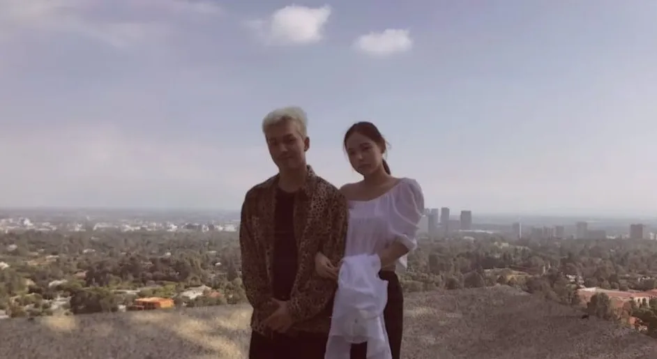 Potret romantis Taeyang dan Min Hyo-rin dari berbagai sumber Potret romantis Taeyang dan Min Hyo-rin dari berbagai sumber