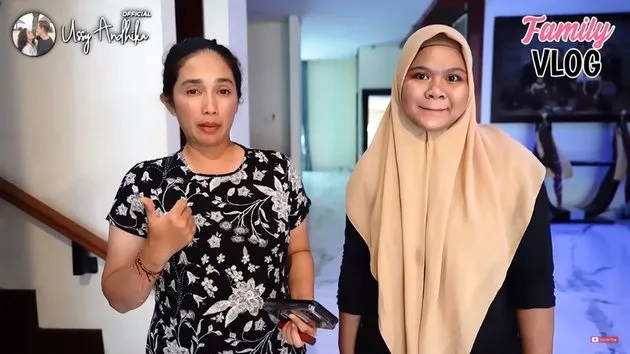 kedekatan penyanyi dan art © berbagai sumber