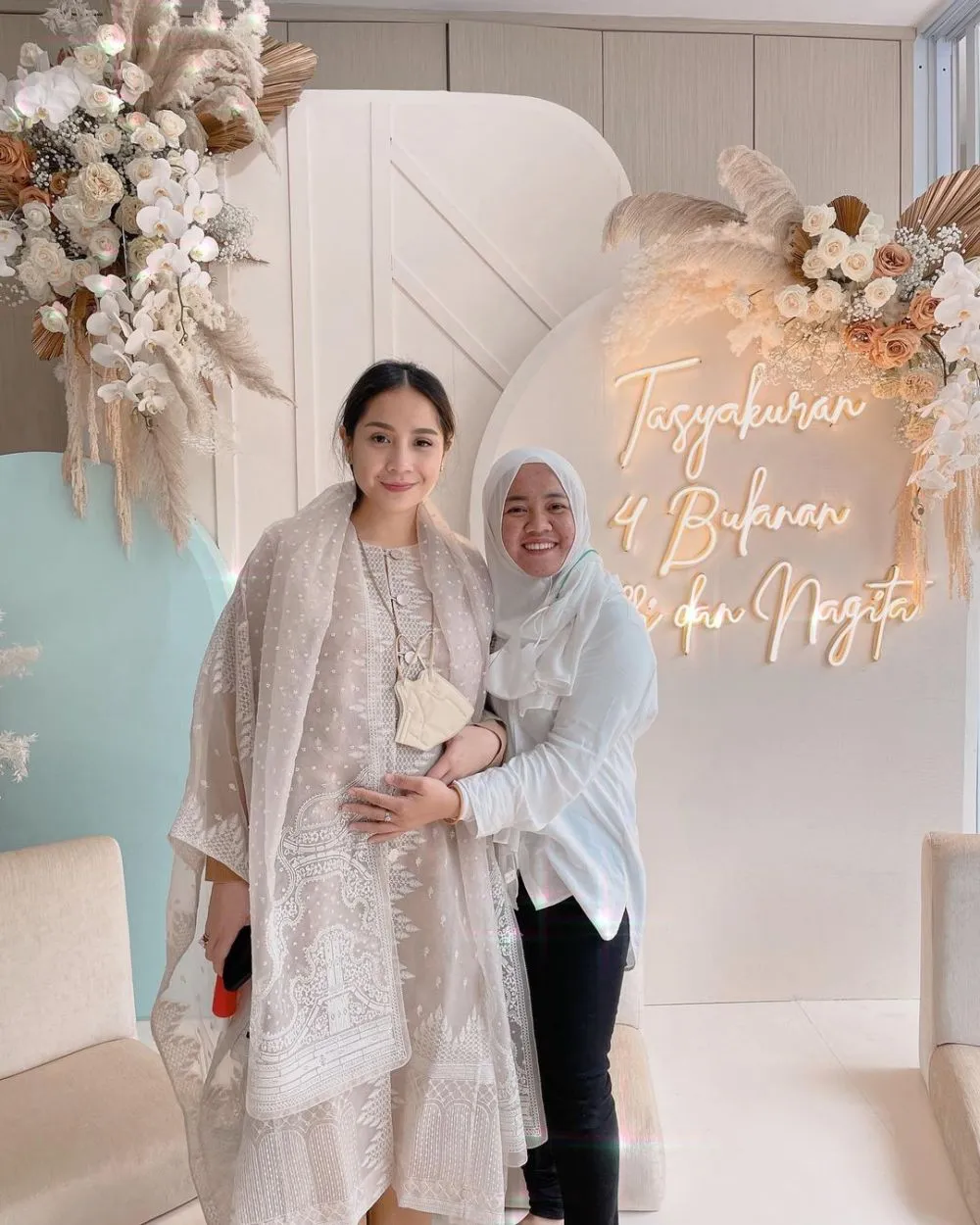 kedekatan penyanyi dan art © berbagai sumber