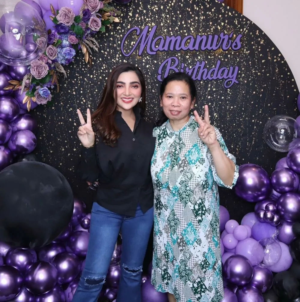 kedekatan penyanyi dan art © berbagai sumber