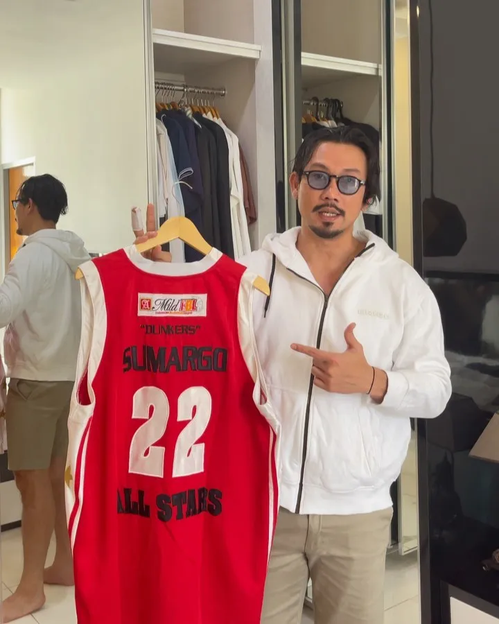 denny sumargo lelang jersey © instagram denny sumargo lelang jersey © instagram