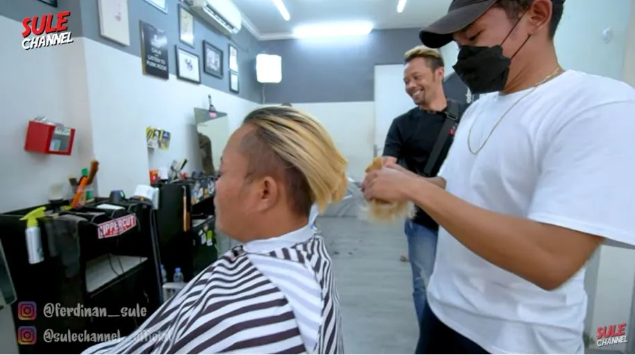 7 Momen Sule potong rambut Youtube © 2021 brilio.net 7 Momen Sule potong rambut Youtube © 2021 brilio.net