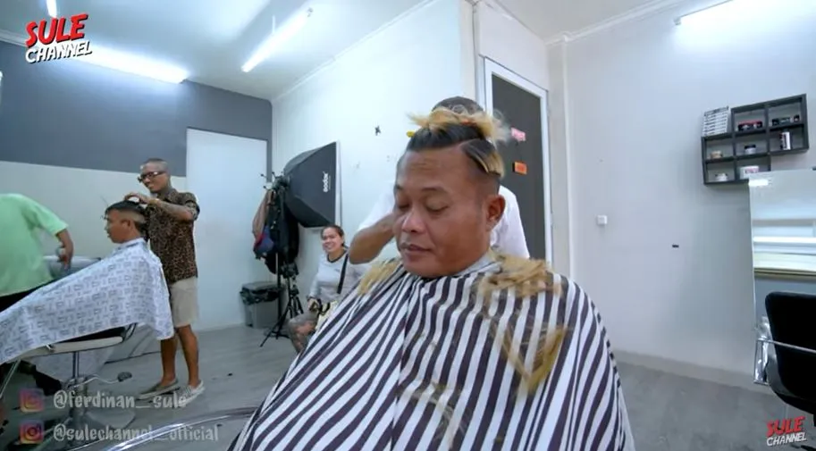 7 Momen Sule potong rambut Youtube © 2021 brilio.net 7 Momen Sule potong rambut Youtube © 2021 brilio.net