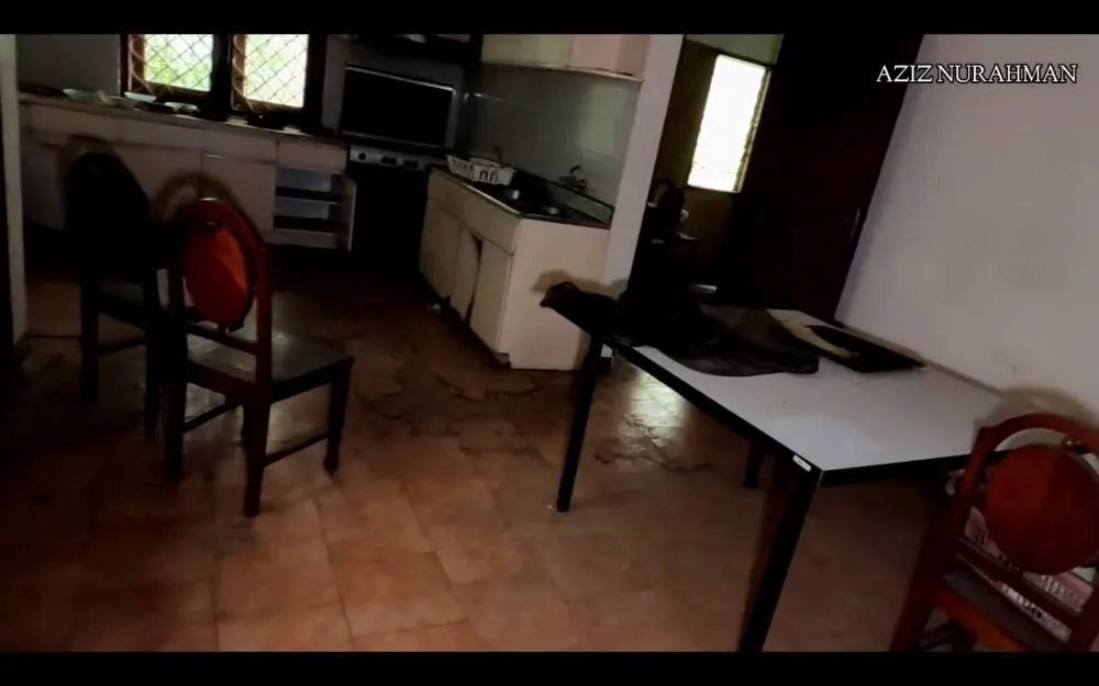 rumah mewah ada sisik ular © 2021 YouTube